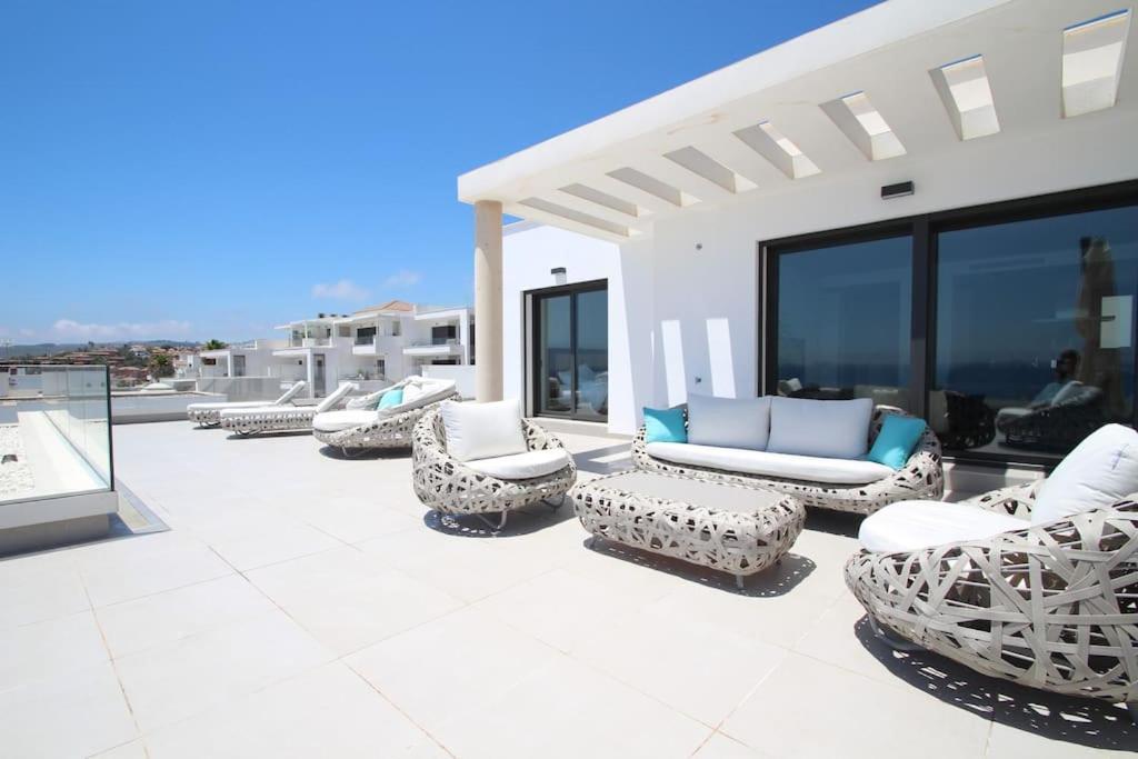 Luxurious Penthouse With Huge Panoramic Terrace San Roque (Andalucia) Exterior photo